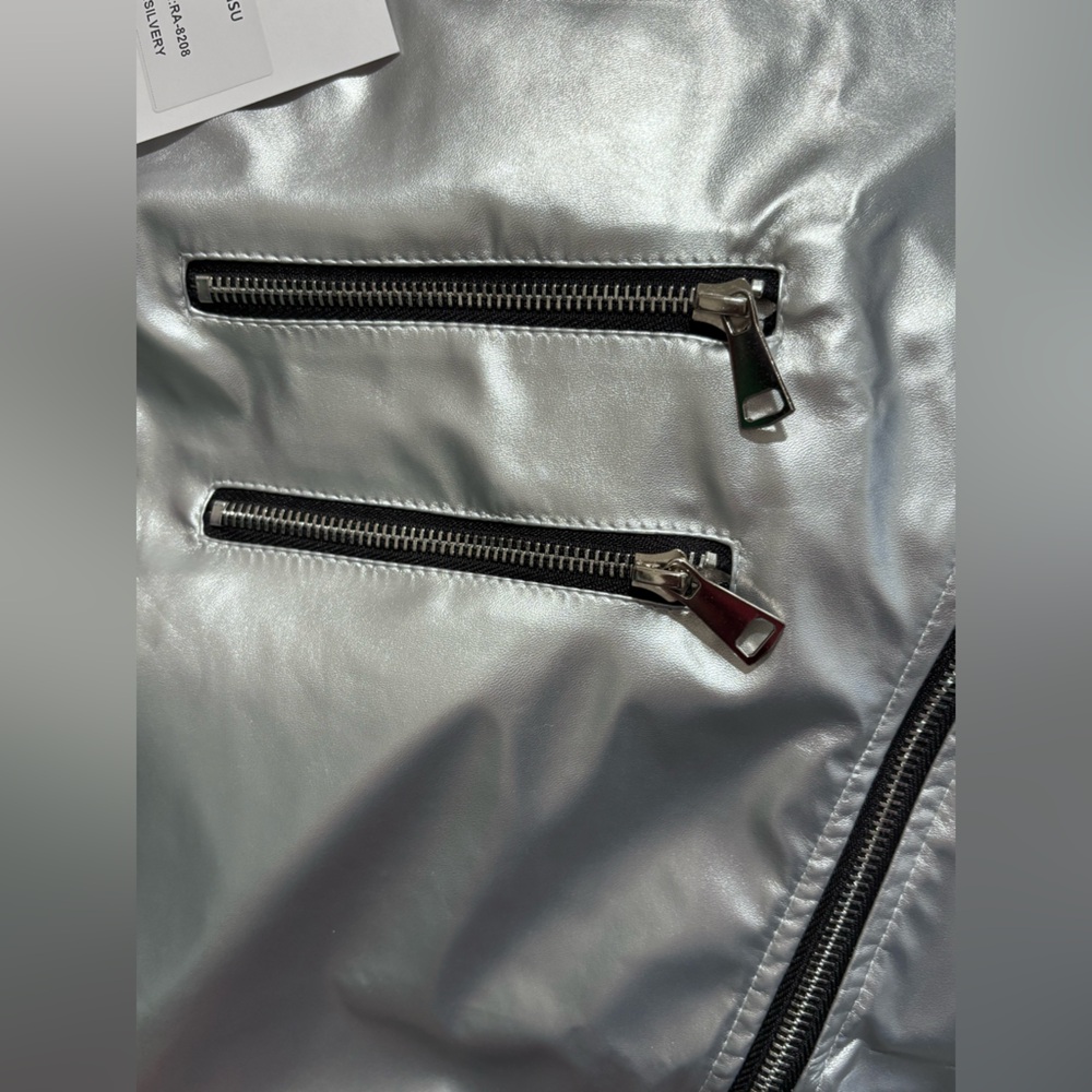 Metallic Silver Women's Skirt size xxl NWT‎ with zippered pockets and belt - Picture 6 of 8